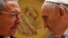 Raúl Castro y el Papa Francisco reunidos en el Vaticano el 11 de mayo de 2015.