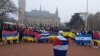 Cubanos protestan en La Haya, Países Bajos, junto a activistas latinoamericanos exigiendo el respeto a los derechos humanos.