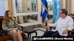 Alena Douhan, Relatora Especial de la ONU, junto al canciller cubano Bruno Rodríguez.