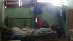 Amenazó con lanzar a los niños desde un balcón y los atacó con un cuchillo