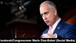 Díaz-Balart afirmó que las acciones anunciadas por la administración Trump no responden a una estrategia mediática, sino a una política definida y en ejecución, y advirtió que al gobernante venezolano se le agotan las opciones.