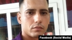 Yosvany Rosell García Caso, uno de los huelguistas. (Foto de su perfil de Facebook)