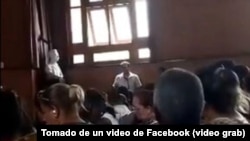 Reunión de estudiantes universitarios.