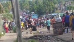 Vendedores en La Habana protestaron por el desalojo de sus puestos cerca del mercado La Cuevita.