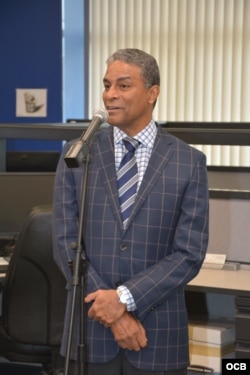 Oscar Elías Biscet en Radio y TV Martí