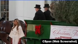 La primera dama de Estados Unidos, Melania Trump, recibió el árbol de Navidad de la Casa Blanca, Washington, D.C., 24 de noviembre del 2025