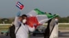 Médicos cubanos regresan a la isla desde Lombardía, Italia, el 8 de junio pasado. (Ismael Francisco/Pool via AP)