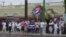 Exiliados se manifiestan en Miami en apoyo a presos políticos cubanos, el 3 de mayo de 2025.