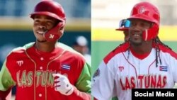 Los peloteros Rafael Viña Álvarez y Denis Peña Rivero en una foto publicada en un perfil oficialista en redes sociales. (Foto: X/@RafaelR71812878)